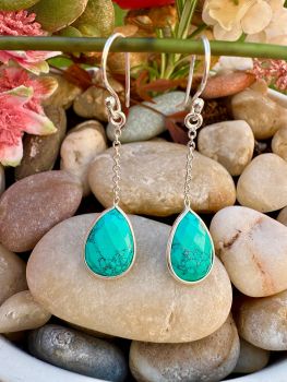 Turquois Sterling Silver Chain Earrings
Metal: Sterling Silver
Gem: Turquoise
Stone Size: 14mm x 10mm
Earrings Height: 50mm
Birthstone: December