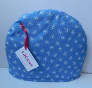 Keep your teapot warm with our fun and functional tea cosy.
Floral&nbsp; print. Handmade by Gl&eacute;asta. Matching items available.