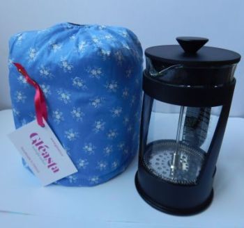Keep your coffee warm with our cafetiere/french press cosy.
The cosy fits a standard 8 cup cafetiere 12" x 7" high / 31cms x 18cms high.
Matching tea cosy available.