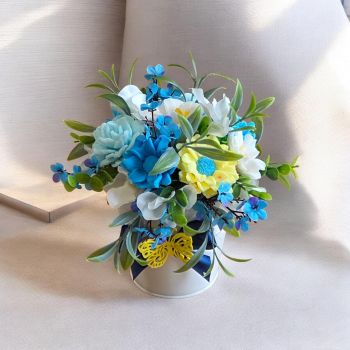 🌸 Handmade Scented Soap Flower Bouquet 🌸
A stunning arrangement in elegant shades of blue, carefully handcrafted to create a gift that&rsquo;s both beautiful and long-lasting.
💙 Delicately scented soap flowers
💙 Stylish and unique design
💙&nbsp; Tag option available
Add a personal touch with a tag that reads:
✨ &ldquo;Thank you for helping me grow&rdquo; ✨
🎁 The perfect gift for teachers, mentors, or anyone you appreciate.