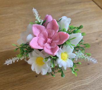 🌸 Handmade Scented Soap Flower Bouquet 🌸
A stunning arrangement in elegant shades of bright colours, carefully handcrafted to create a gift that&rsquo;s both beautiful and long-lasting.
💙 Delicately scented soap flowers
💙 Stylish and unique design
&nbsp;