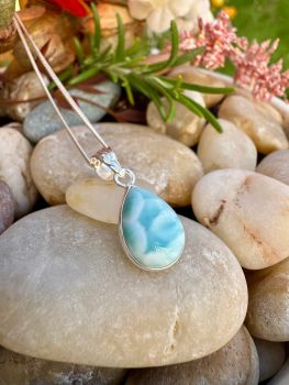 Larimar is an earth-healing stone. It connects with nature and will counteract inbalances in the earth&rsquo;s energy.
Larimar helps to heal and tone the throat. By opening up the throat chakra, it promotes self-confidence and encourages us to express our deepest truths and fears.