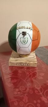 Ireland ball bar with bottle and glasses&nbsp;
