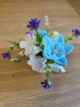 🌸 Handmade Scented Soap Flower Bouquet 🌸
A stunning arrangement in elegant shades, carefully handcrafted to create a gift that&rsquo;s both beautiful and long-lasting.
💙 Delicately scented soap flowers
💙 Stylish and unique design
💙&nbsp; Tag option available
Add a personal touch with a tag that reads:
✨ &ldquo;Thank you for helping me grow&rdquo; ✨
🎁 The perfect gift for teachers, mentors, or anyone you appreciate.