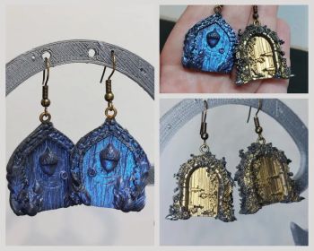 Step into a world of magic with these enchanting mini fairy doors, lovingly handmade with resin. Available in different styles, including classic door designs and another one with an adorable&nbsp; acorn.
Carefully crafted by hand, each fairy door showcases unique textures, colors, and details that make every piece special.&nbsp;
These magical mini doors make a delightful gift for fairy lovers, collectors, or anyone who enjoys fantasy-inspired decor.
✨Allow for some color difference