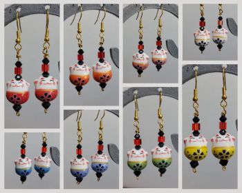 Add a touch of charm and good fortune to your jewelry collection with these adorable Maneki-neko (Japanese lucky cat) earrings.&nbsp;
Traditionally known as symbols of luck and prosperity, these playful designs feature ceramic lucky cat element paired with colorful acrylic beads for a fun and eye-catching look.
A thoughtful and joyful gift for cat lovers, fans of Japanese culture, or anyone who enjoys fun and meaningful accessories.
Available in a variety of colors.
✨Allow for some color difference
