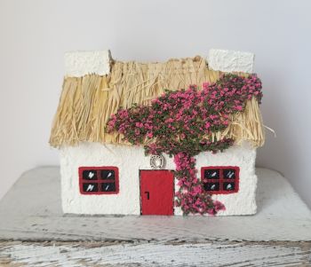 Capture the magic of Ireland with this one-of-a-kind miniature handcrafted Irish cottage! 10/5/8 cm perfect for a unique gift!