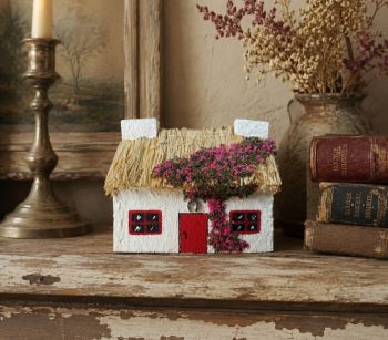 Capture the magic of Ireland with this one-of-a-kind miniature handcrafted Irish cottage! 10/5/8 cm perfect for a unique gift!