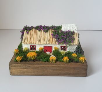 Unique handcrafted wooden Irish cottage with a handmade thatched roof and white walls, perfect for any shelves or mantels! 10/8.5/6 cm