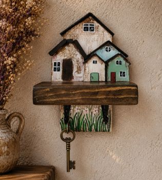 This compact 17/9/11 cm wall key holder combines functional entryway storage with artistic woodwork!
Made from reclaimed wood and hand-painted with acrylic is perfect for every house or for a special gift!