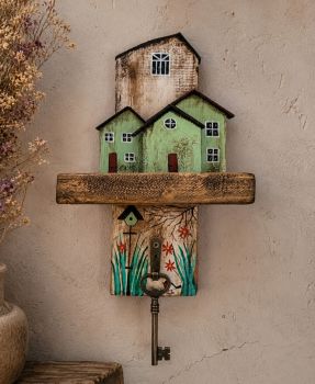 One-of-a-kind handcrafted wooden key holder with 1 hook, made from reclaimed wood and hand-painted with acrylic! 23/9/11 cm is beautiful for any entryway or for a perfect gift!