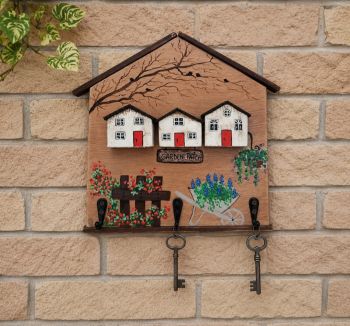 Handcrafted wooden key holder, made from reclaimed wood and hand-painted with acrylic . 22/20 cm is perfect for organized yor keys!&nbsp;