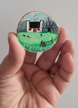 Hand-painted wooden magnet with acrylic colour and varnish approx. 4/4 cm! This tiny piece of art is perfect for your fridge, office, or as a unique gift!
