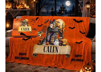 Personalised Halloween Blanket &amp; Treat Box
Luxurious fleece blanket &amp; treat box &amp; filled Sweet Cup all in a matching Halloween theme.
Make Movie Night extra Spooktacular this year.
Blanket measure Large - 60x80 inches and Medium 50x60 inches.&nbsp; Treat Box Measures 31x25x12cm
Please note blankets take apx 4-5 weeks&nbsp;