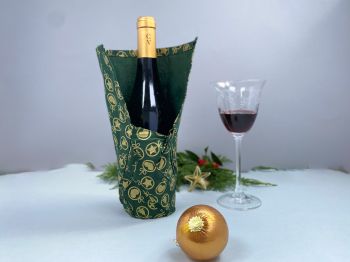 This gift bag is made using gold Christmas symbols on holly green cotton Christmas fabric. This gift bag set includes 2 wine bottle holders (standard size). It is finished to a high standard and has a handle to carry the gift. It is reusable gift wrapping and will make a great tradition for wrapping Christmas presents.