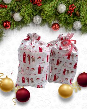 I've made this set using Christmas fabric. This gift bag set includes 2 gift bags. They are finished to a high standard and is drawstring tied with coordinating red ribbon. It is reusable gift wrapping and will make a great tradition for wrapping Christmas presents.