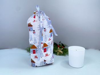 This gift bag set are made using snowmen, silver coloured trees and blue houses Christmas fabric. This gift bag set includes 2 gift bags. They are finished to a high standard and is drawstring tied with coordinating silver Happy Christmas ribbon. It is reusable gift wrapping and will make a great tradition for wrapping Christmas presents. The big bag makes a great Sana sack.