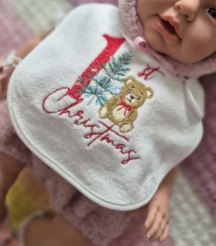 🎄 A special little keepsake for baby's very first Christmas 🎄
Celebrate their first Christmas with a personalised embroidered baby bib, made especially for your little one.
Beautifully embroidered with &ldquo;My 1st Christmas&rdquo; and your chosen baby&rsquo;s name, this cute bib makes a wonderful addition to their festive outfit and is perfect for capturing those all-important Christmas photographs.
Whether you're a grandparent, godparent, auntie, uncle, friend or new parent, this personalised bib makes a thoughtful and memorable Christmas gift for a new baby.
❤️ Perfect for
Baby's first Christmas
Christmas Day photographs
Christmas dinner and festive celebrations
A new baby Christmas gift
Grandparents looking for a special keepsake
Godparents, aunties and uncles buying a personalised present
A thoughtful gift for new parents