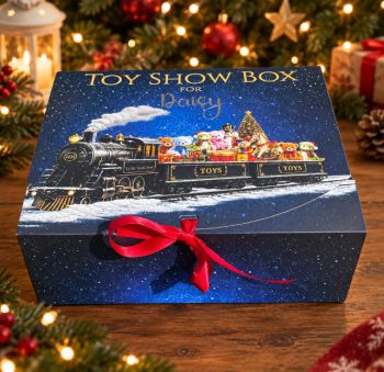 Personalised Toy Show Express Train Giftbox / Treatbox
Fillable treat box perfect for the Toy Show.
High quality print with luxury double faced red satin ribbon.
Box measures 31x25x12cm. Personalised with a name in a choice of colour vinyl.
Shipped flat.
Boxes will ship from end of August onwards