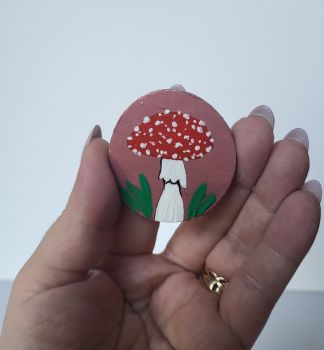 Handmade wooden fridge magnet, hand-painted and varnished. 5/4 cm makes a unique gift.