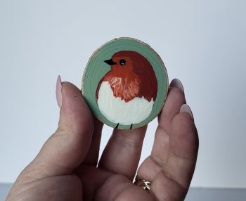 Handmade wooden magnet, painted with acrylic and varnish, approx. 4.5/5 cm, is perfect for a special gift for a bird lover.
