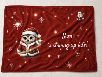 Personalised Toy Show..."staying up late" Owl Fleece Blanket&nbsp;
Available in 3 sizes &ndash; small, medium and large. Pictured is the Medium size.
Sizes: Small 30&times;40&Prime; Medium 40&times;50&Prime; Large 60&times;80&Prime; Excellent quality 350gsm fleece.
Please note that these take 4 weeks to process.