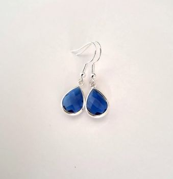 Simply elegant, these gorgeous lightweight earrings will add style and sophistication to any outfit!