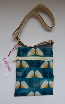 EACH GL&Eacute;ASTA BAG IS DESIGNED AND HANDMADE IN IRELAND IN MY HOME STUDIO.
A GL&Eacute;ASTA BAG IS A GENUINE ORIGINAL CREATION PRODUCED IN LIMITED QUANTITIES.