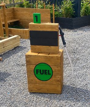 Fill&nbsp;up,&nbsp;fuel&nbsp;up&nbsp;and&nbsp;let&nbsp;the&nbsp;adventures&nbsp;begin!&nbsp;🚗✨
A&nbsp;fun,&nbsp;realistic&nbsp;wooden&nbsp;fuel&nbsp;pump&nbsp;designed&nbsp;for&nbsp;imaginative&nbsp;role&nbsp;play.&nbsp;Complete&nbsp;with&nbsp;a&nbsp;fuel&nbsp;hose&nbsp;and&nbsp;pump&nbsp;handle,&nbsp;it&rsquo;s&nbsp;perfect&nbsp;for&nbsp;children&nbsp;to&nbsp;refuel&nbsp;their&nbsp;cars,&nbsp;tractors,&nbsp;bikes&nbsp;and&nbsp;ride-ons&nbsp;while&nbsp;developing&nbsp;creativity,&nbsp;communication&nbsp;and&nbsp;social&nbsp;skills.
A&nbsp;fantastic&nbsp;addition&nbsp;to&nbsp;our&nbsp;Trike&nbsp;Tunnel&nbsp;Car&nbsp;Wash.
Dimensions approx. h 1m x w/d 50cm