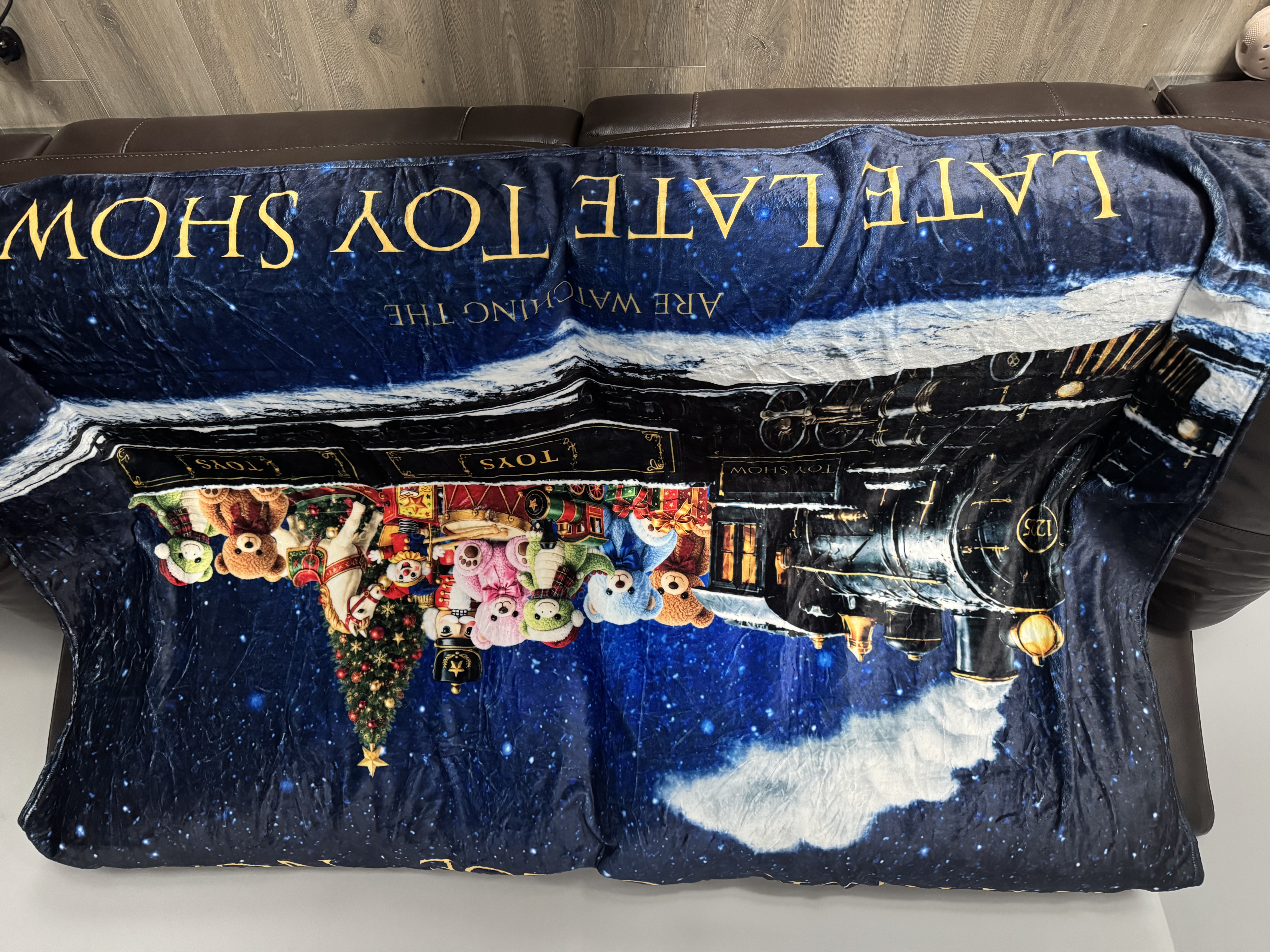 Personalised Toy Show Express Train Fleece Blanket&nbsp;
Available in 3 sizes &ndash; small, medium and large. Pictured is the Medium size.
Sizes: Small 30&times;40&Prime; Medium 40&times;50&Prime; Large 60&times;80&Prime; Excellent quality 350gsm fleece.
Please note that these take 4-5 weeks to process.