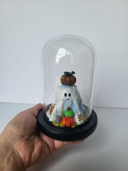Handmade air-dry clay, hand-painted with acrylic and varnish is perfect for a cute Halloween scene. 15/10 cm.