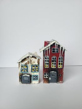 Handcrafted wooden houses, made from reclaimed wood and hand-painted with acrylic. 6,5/4/15 cm and 7/4/10 cm are perfect for a cozy winter scene.