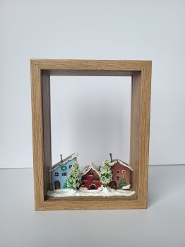 Handmade tiny Christmas scene, featuring cute little houses on a snowy road. Measures 14,5/5,5/19 cm and is perfect for a cozy winter scene or as a special gift.