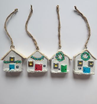 Set of 4 handcrafted wooden houses, painted with acrylic, perfect for your Christmas tree or as a cute gift.