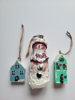Set of 3 Christmas vintage decorations, perfect for a winter scene or as a unique gift.