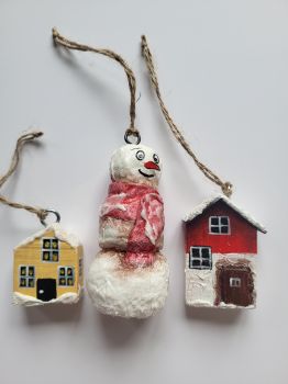 Set of 3 winter ornaments, made entirely by hand and painted with acrylic and varnish, perfect for a rustic look, or for a cute gift.