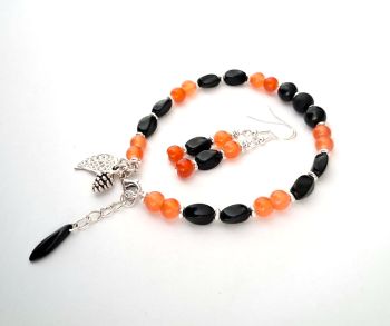 Capture the cosy magic of autumn and the playful spirit of Halloween with this versatile, handmade jewelry set.&nbsp; Treat yourself, or gift to a friend!&nbsp; &nbsp;Free shipping!