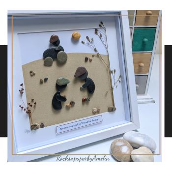 An endearing and traditional scene of a father and two sons working on the farm, this unique pebble art picture will bring back some memories! An ideal gift for him: your Dad, your husband, a brother, and why not a lady farmer!
