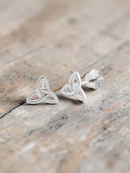 Plain Trinity Knot Sterling Silver Stud Earrings
Metal: Sterling Silver
Earring Height:8mm
