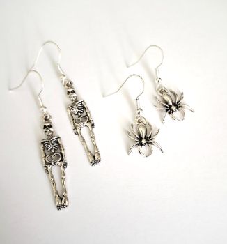Add the perfect touch of eerie elegance to your spooky season wardrobe with this set of Halloween earrings!&nbsp;&nbsp;