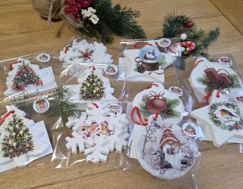 🎄✨ Christmas Decorations &ndash; Handmade with Love! ✨🎄
Make your home extra special this Christmas with beautiful handmade Christmas ornaments, decorated with decoupage and a 3D snow effect. 🎅❄️
❤️ Unique designs 🎁 Perfect for Christmas gifts 🌟 Lots of designs available 🎄 Beautifully handmade and carefully packaged
Hurry! Limited quantities available! Don't miss out on these lovely festive decorations.