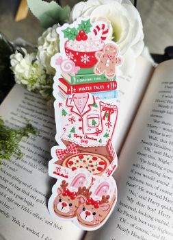 ​Get into the Christmas reading spirit with this adorable, festive-themed bookmark! Featuring a stack of classic winter tales books topped with hot cocoa and a gingerbread man, cosy pajamas, a pizza box, and cute reindeer slippers, this piece is the ultimate companion for your winter reading sessions.&nbsp;
