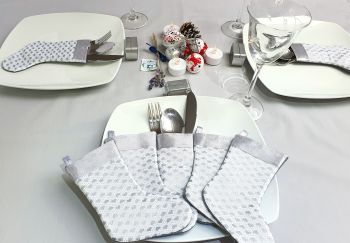 Decorate your Christmas table with this silver stars on white fabric stockings cutlery holder set. * This is the last set of 6 stockings sets available in this fabric topped with silver ribbon, backed with red felt. Each stocking can be used to hold your dinner cutlery, candy canes, or simply hang on your Christmas tree.&nbsp;