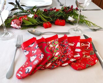 Decorate your Christmas table with these fun Christmas Stockings cutlery holder set. Each family member can choose their own stocking so have then as your Christmas tradition for years to come.
Each of the set of 4, 6, 8, 10 and 12 stockings sets 6 stockings in these sets are made from a different Christmas 100% cotton fabric, topped with festive red ribbon, backed with festive red felt.