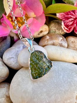 Genuine Czech Moldavite Sterling Silver Necklace
Metal: Sterling Silver
Gem:&nbsp;Czech Raw Moldavite
Bezel Setting
Stone size: 13mm x 12mm