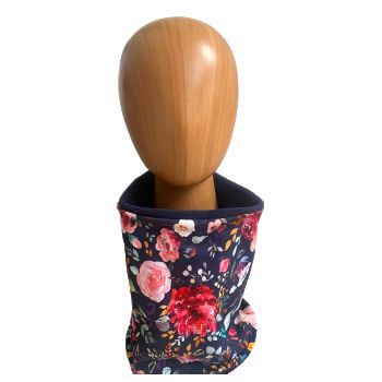 Cosy Fashionable Ladies Winter Snood to keep you warm this autumn/winter. Update your look by wearing this over your jacket/coat,&nbsp; or indoors over a top for extra heat. Handmade in Ireland using&nbsp; beautiful natural organic cotton fabric &ndash; many other designs and colours also available. Floral Design &ndash; Multicolour &ndash; various Pinks and coral flowers on Navy colour Organic Cotton Jersey background Lined with Navy polar fleece inside.&nbsp; &nbsp;(other colour fleece&nbsp; lining available on request) Reversible