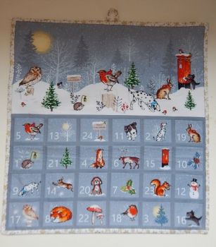 HANDMADE REUSABLE ADVENT CALENDAR.
COUNTDOWN TO CHRISTMAS DAY.&nbsp;
FILL THE POCKETS WITH TREATS, MESSAGES OR SMALL GIFTS.
USE YEAR AFTER YEAR.