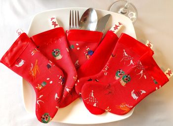 &bull;Decorate your Christmas table with these dogs having festive fun Christmas fabric mini stockings cutlery holder set. * This last set of 8 stocking cutlery holders are made using this fabric topped with Christmas red ribbon, backed with red felt, with narrow red ribbon for hanging. Each stocking can be used to hold your dinner cutlery, candy canes, or simply hang on your Christmas tree.