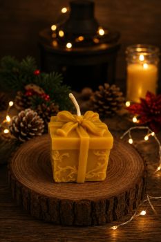 Say goodbye to boring and generic candles and hello to the pure beeswax gift/present style candle. This beautiful candle is more than just a source of light; it's a thoughtful and stylish gift that will be treasured by the recipient.
Crafted from 100% pure and natural beeswax, this candle is the epitome of quality and elegance. Its warm, golden glow and subtle honey scent create a cozy and inviting atmosphere, making it the perfect choice for a variety of occasions. Whether you're looking for a birthday present, a special gift for a loved one, or simply a way to brighten up your home, this candle is the perfect choice.
In addition to its beauty, the pure beeswax gift/present style candle is also eco-friendly. Beeswax candles burn cleanly and do not release harmful chemicals into the air, making them a safer and more responsible choice for your home and the environment.
So why settle for ordinary candles when you can have the pure beeswax gift/present style candle? This beautiful and versatile candle is the perfect gift for any occasion and is sure to bring a smile to anyone's face.
A beautiful gift to give or as a lovely addition to your candle decorations for a celebration, birthday and Christmas.
&nbsp;
Approximately 30mm x30mm
&nbsp;
Approximately 4hrs burn time
&nbsp;
Weight 22g