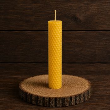 Hand Rolled Beeswax candle. Average burning time 22 hours. Sizes are approximate as these are hand made. As beeswax is a natural product the colour and aroma may vary.
Candle dimensions:
L : 225mm
W: 45mm
Weight: 151g